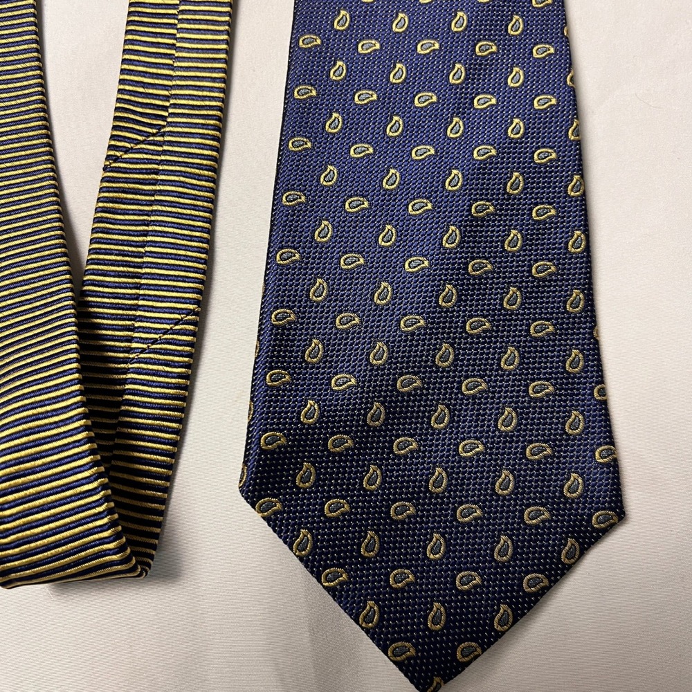 Tommy Hilfiger Mens Silk Tie Navy‎ Blue Gold Paisley Striped Made in USA 3.75"